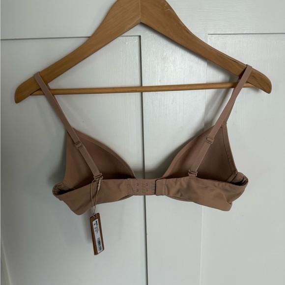 SKIMS Fits Everybody Scoop Plunge Bra CLAY Size 34B NWT - Picture 3 of 5